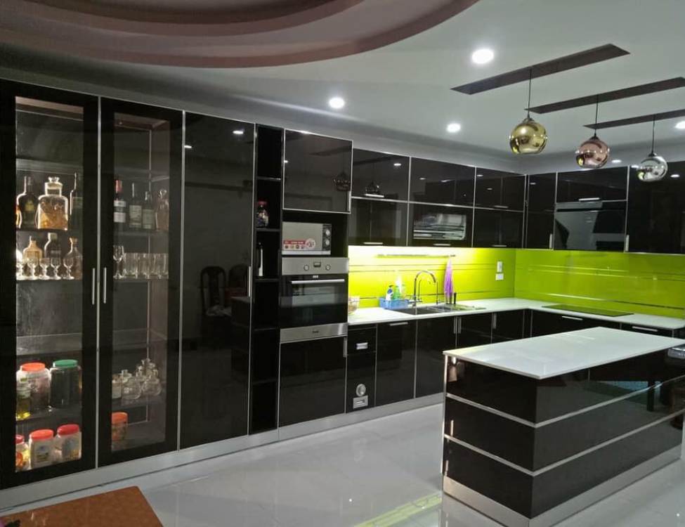 So Sánh Tủ Bếp Inox Cánh Kính Với Các Loại Tủ Khác
