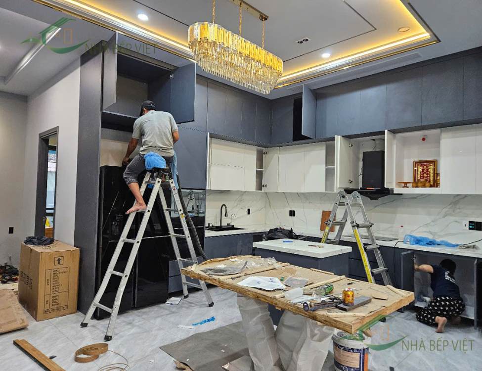 Lợi Ích Khi Đặt Đóng Tủ Bếp Tại Xưởng Mộc Làm Theo Yêu Cầu Như Nhà Bếp Việt