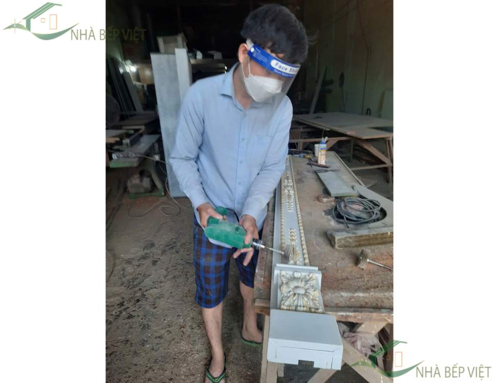 xưởng gỗ thi công nội thất gỗ óc chó
