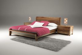 Cách trang trí giường ngủ gỗ đẹp mắt