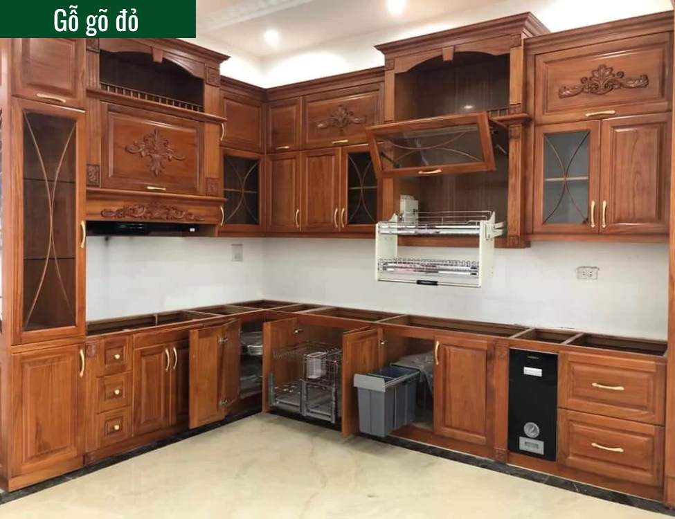 So sánh gỗ gõ đỏ và gỗ xoan đào trong ứng dụng làm tủ bếp cao cấp