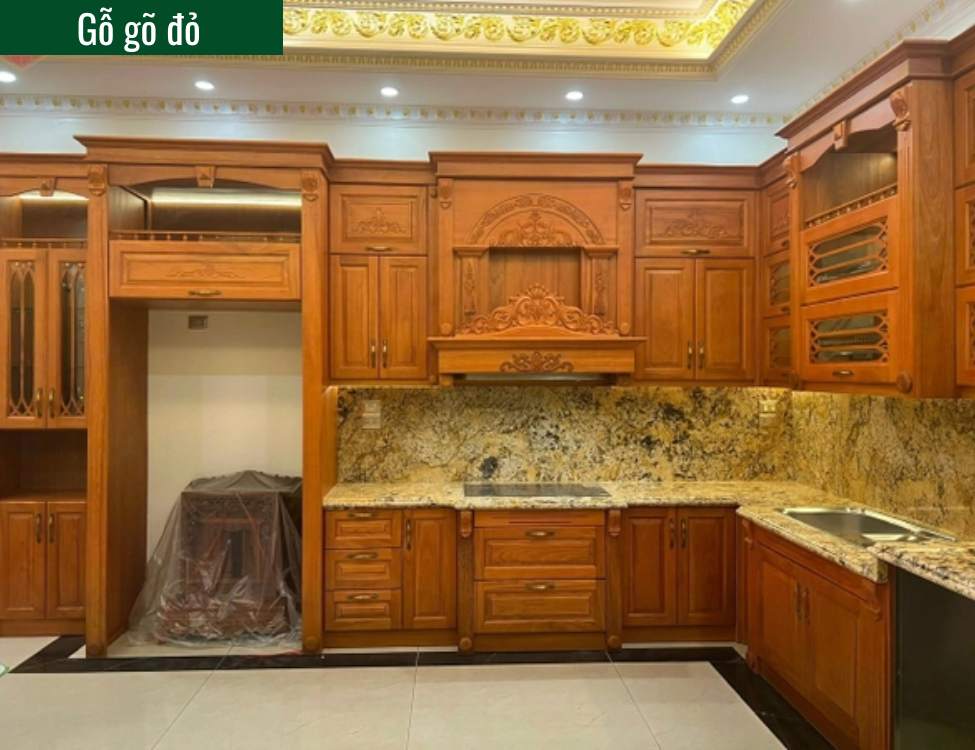 So sánh gỗ gõ đỏ và gỗ xoan đào làm tủ bếp