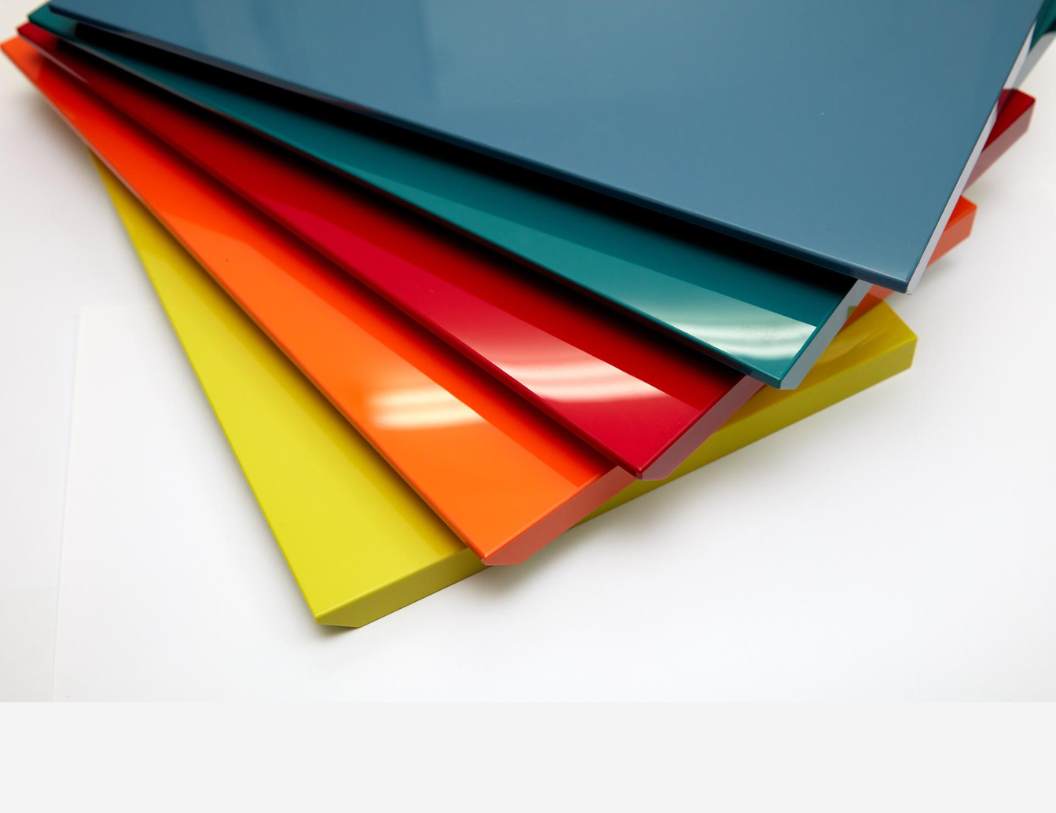 Nhựa Acrylic: Ưu nhược điểm & ứng dụng làm tủ bếp