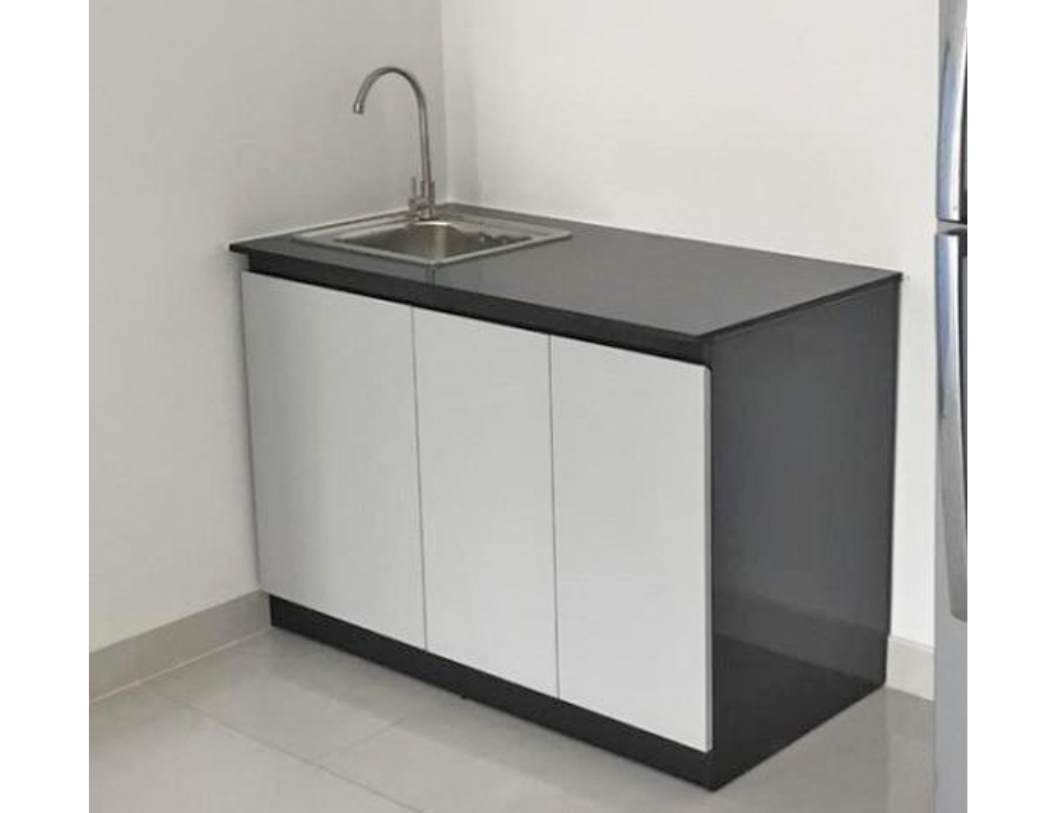 Mẫu tủ bếp nhựa mini có bồn rửa sẵn tiện lợi